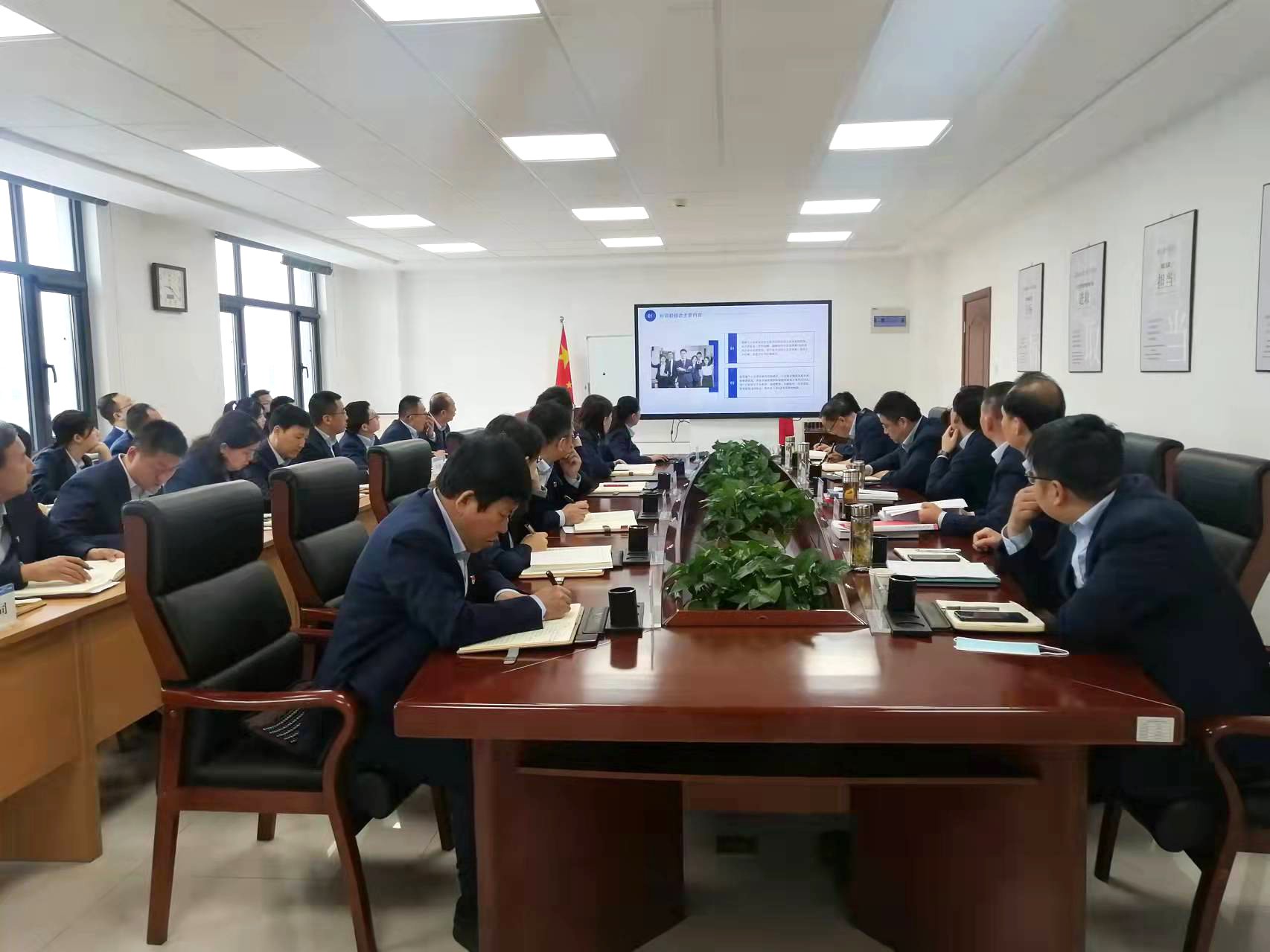 安博官方网站_安博（中国）
召开党委理论学习中心组集体学习会议(图2)