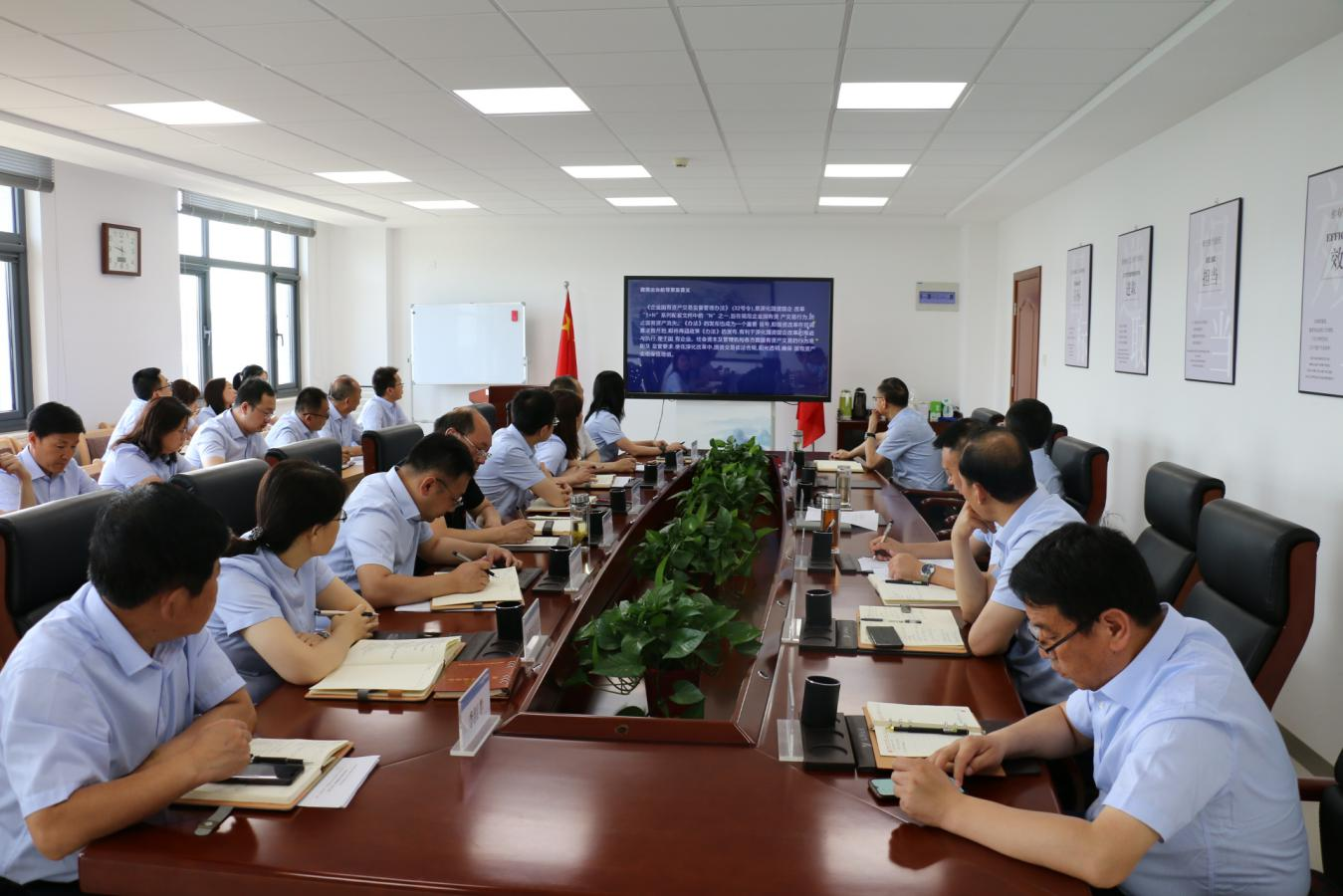 安博官方网站_安博（中国）
召开党委理论中心组集体学习研讨会议(图2)