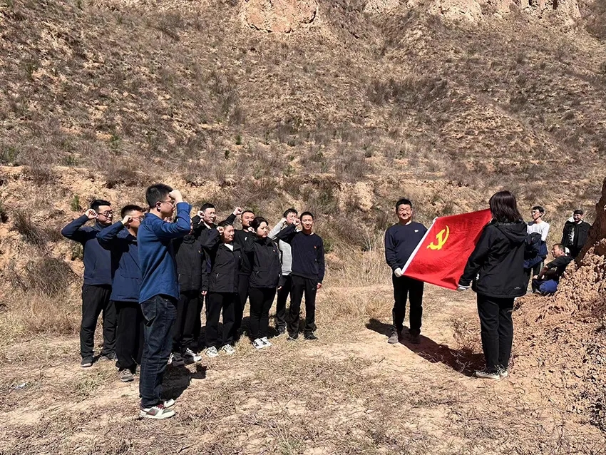 安博官方网站_安博（中国）
开展义务植树活动(图3)